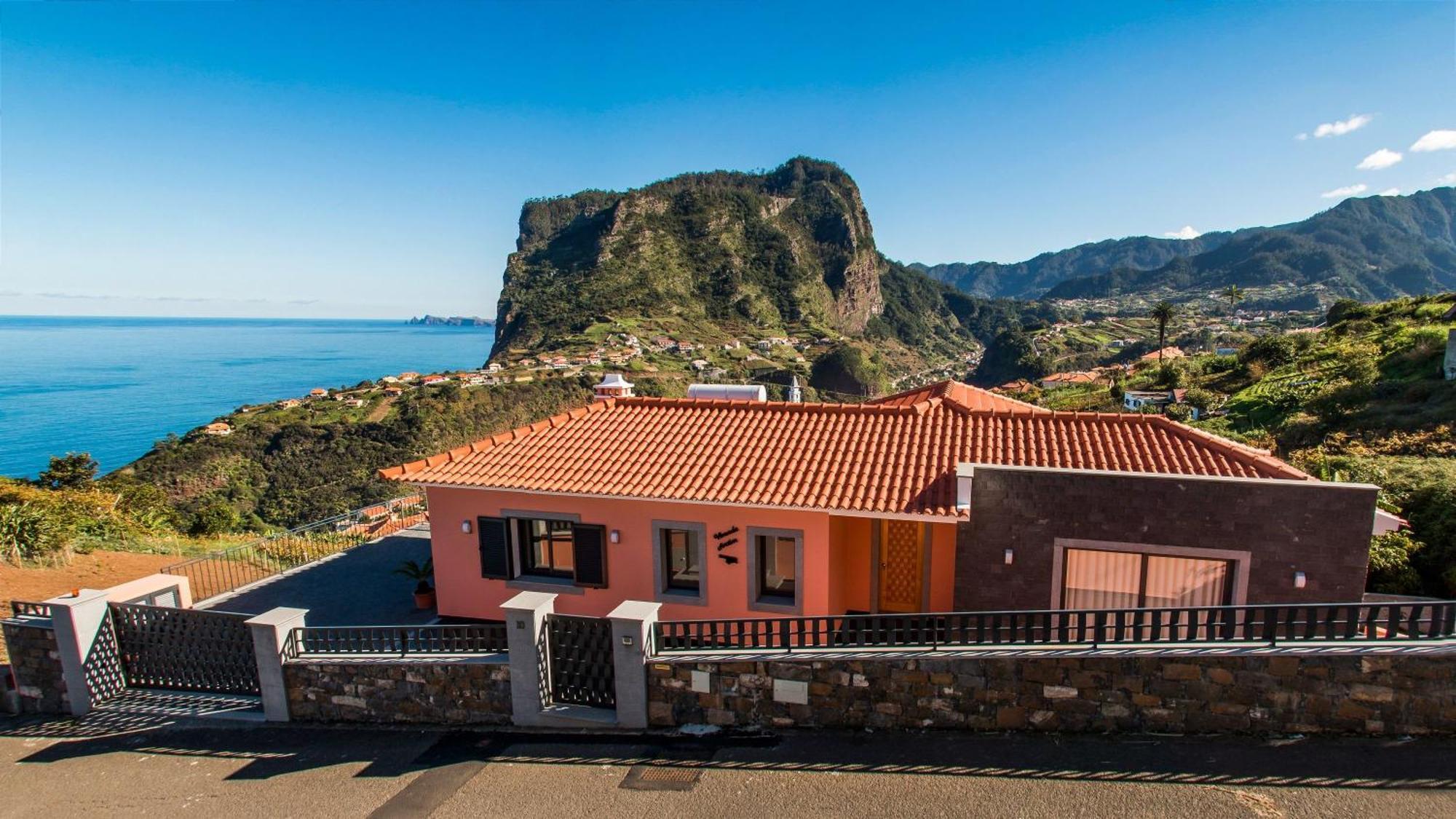 Elegantes Haus In Santana Mit Garten Und Grill São Roque do Faial Exterior photo